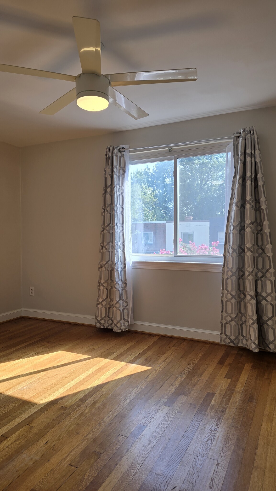 Building Photo - 136 Wesmond Dr