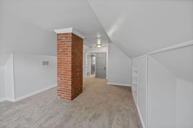 Building Photo - ANDERSON- Charming 4 bedroom 2 bath with fenced backyard