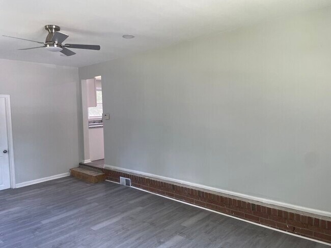 Building Photo - 32 King Arthur Ct