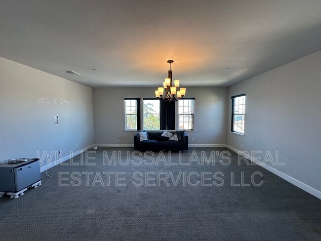 Building Photo - 287 E Angelina Ave