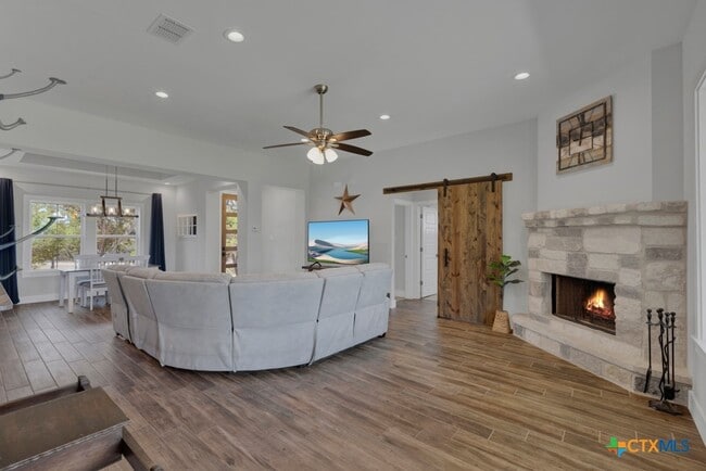 Building Photo - 315 Hilltop Ridge