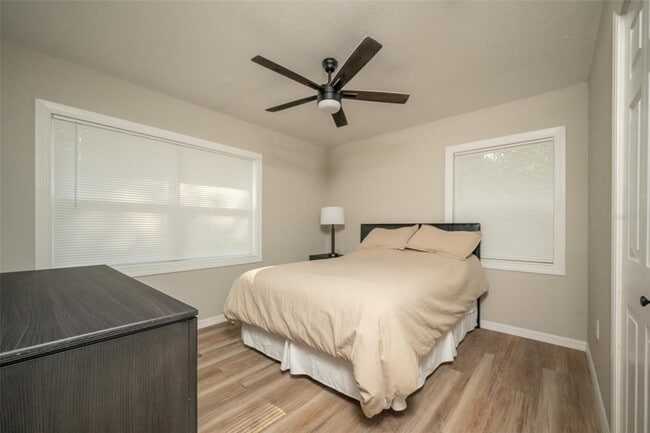 Building Photo - 3806 SW 18th St