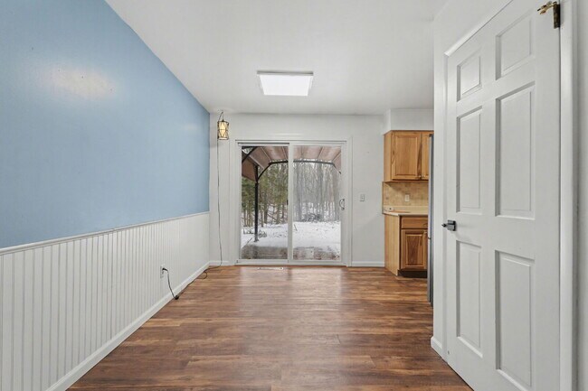 Building Photo - Beautifully Updated 4-bedroom, 2-bathroom Rental Property- $2100/Month