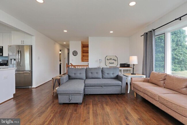 Building Photo - 8530 Wedding Dr