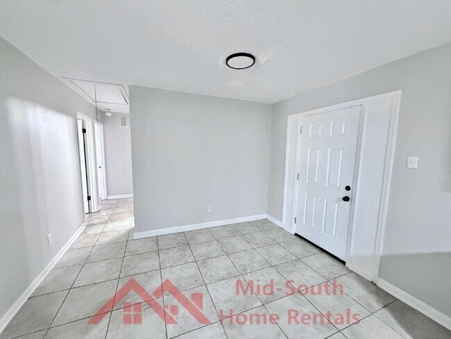 Building Photo - 1521 Abernathy Rd