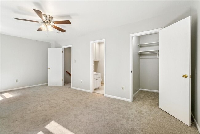 Building Photo - Bright 2 Bedroom Townhome in Williamsburg VA with Finished Lower Level & Private Balcony