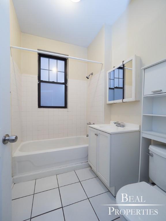 Building Photo - 0 bedroom in CHICAGO IL 60657
