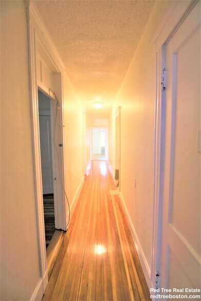 Building Photo - 15 Barrows St