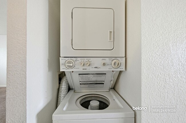 Building Photo - 6666 Beadnell Way