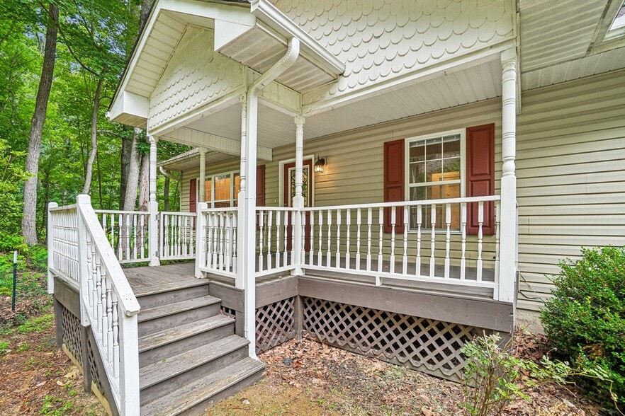 Building Photo - 166 Mount Royal Dr