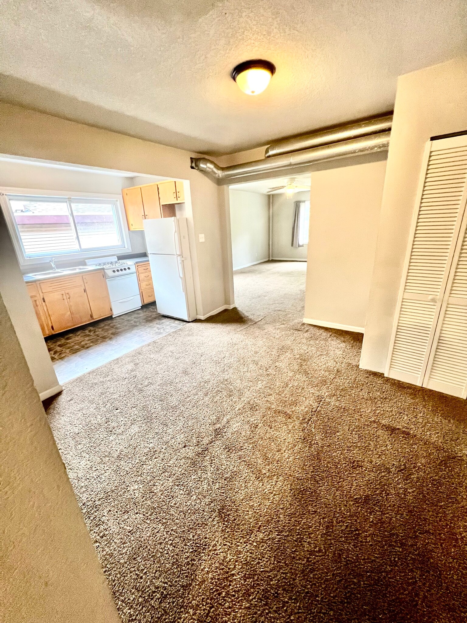 Building Photo - 706 W Prairie Ave