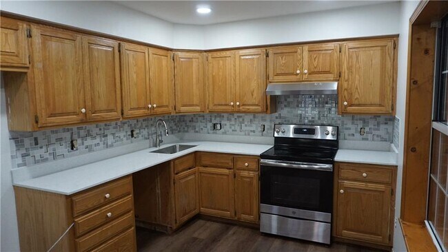 Building Photo - 107 N Elm Springs Rd