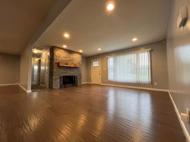 Building Photo - Beautiful home, rural setting but close to...