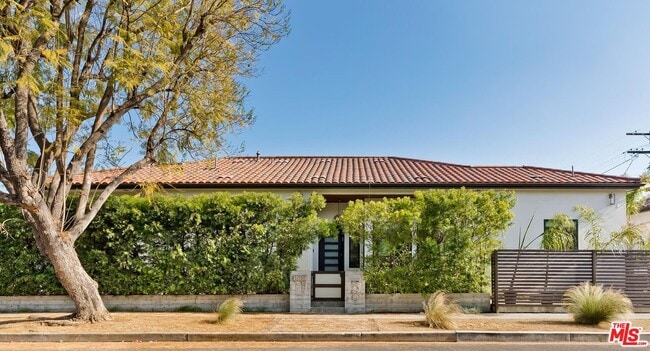 Building Photo - 5059 Hesperia Ave