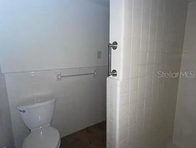 Building Photo - 1305 Carr Dr