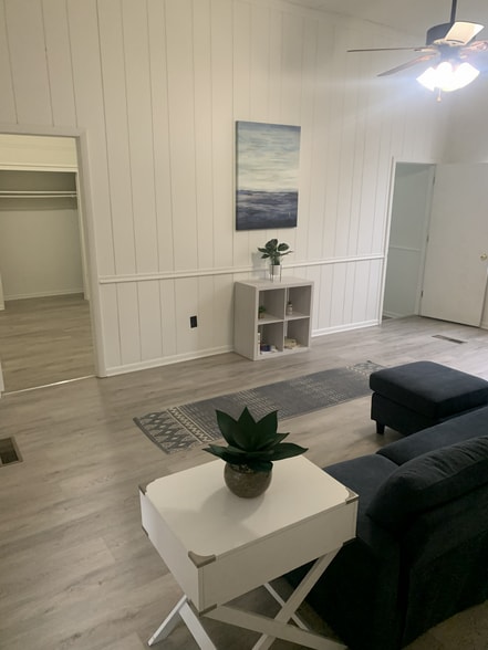 Living Room - 140 N Canal St