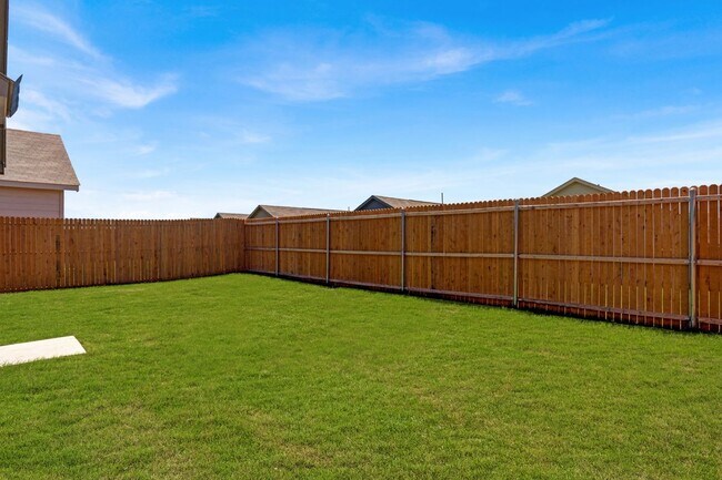Building Photo - 730 Pawpaw Dr