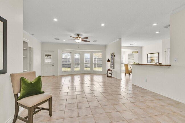 Building Photo - 147 April Waters Dr W