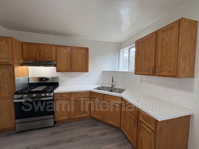 Building Photo - 21612 Berendo Ave