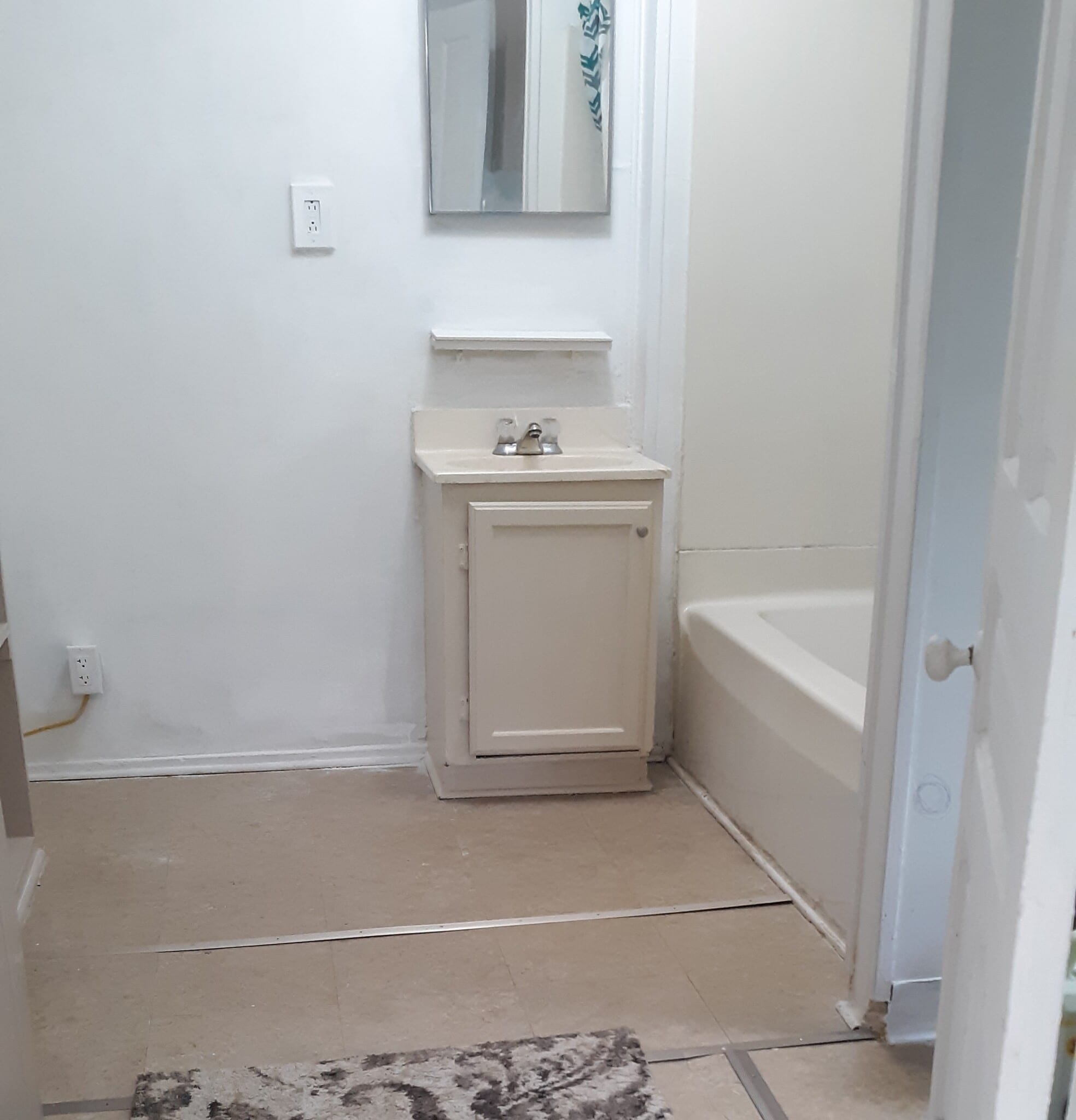 bathroom shower & sink - 311 Plymouth Ave NE