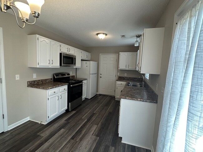 Building Photo - Ready to View! Updated 3/2 Home High Point...