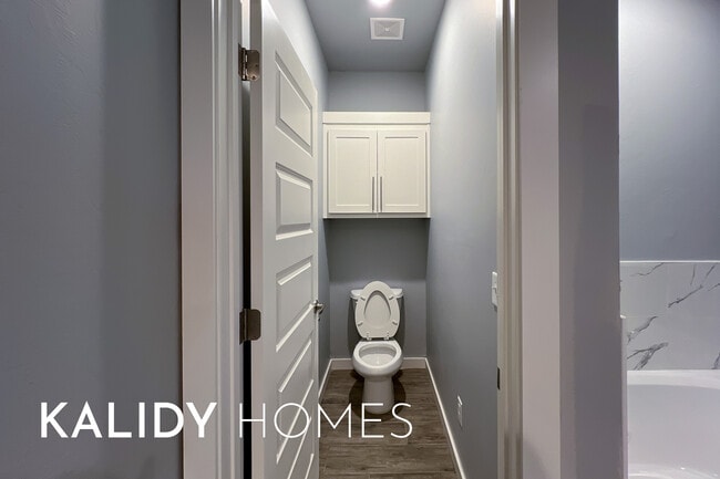 Building Photo - 217 Olde Ml Ct