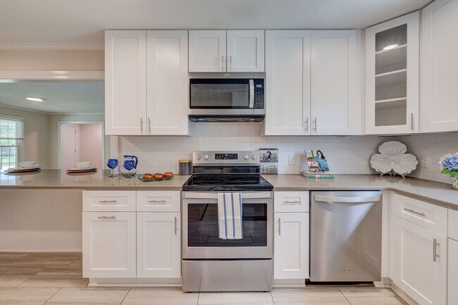 Building Photo - 617 Windemere Rd