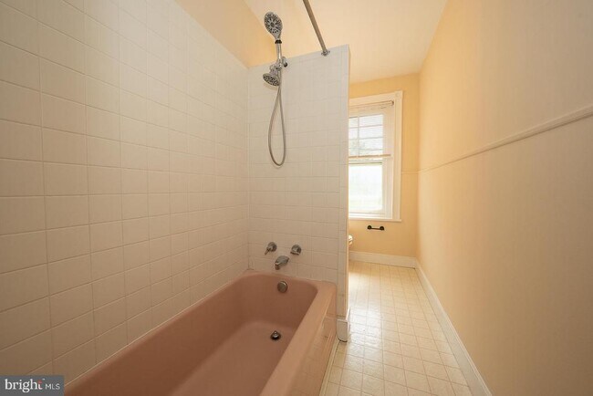 Building Photo - 211 Pennswood Rd