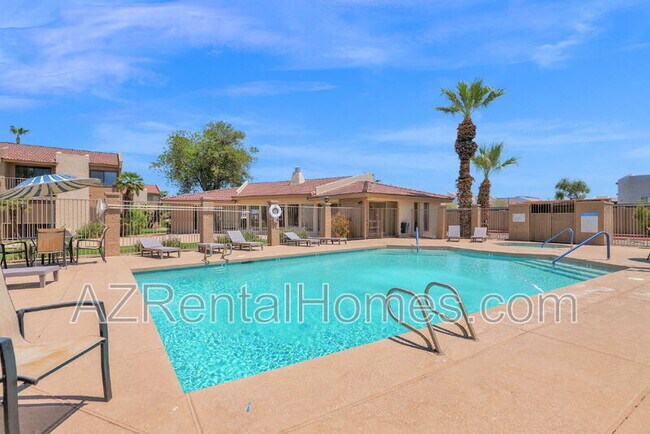 Building Photo - 1111 E University Dr