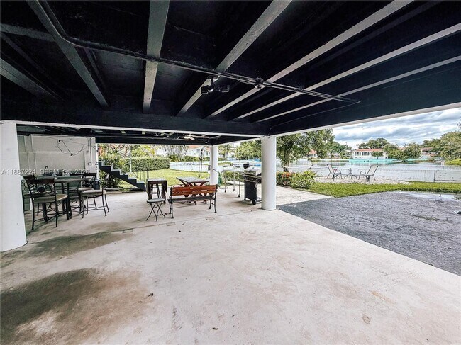 Building Photo - 425 NE 103rd St