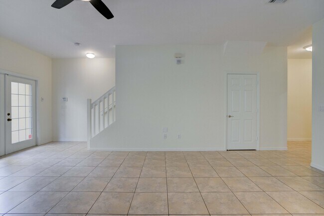 Building Photo - 158 W Thatch Palm Cir
