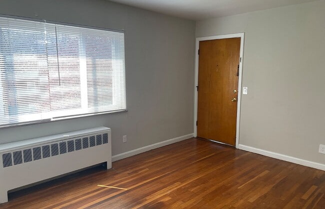 Interior Photo - Lowell 510