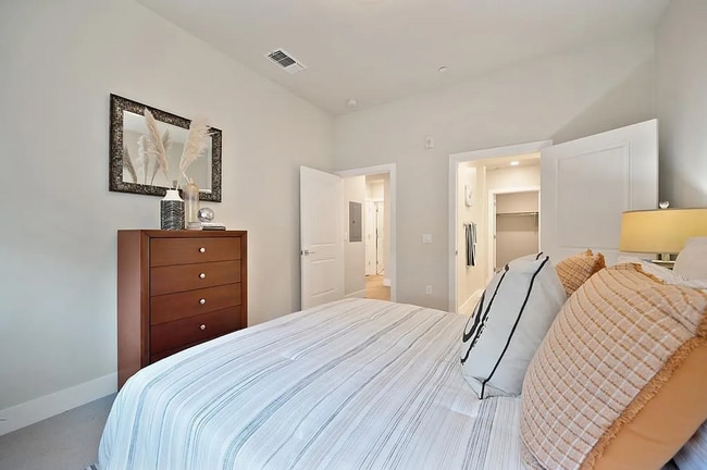 Building Photo - Premier 2/2 Condo in The Cannery- $500 OFF...