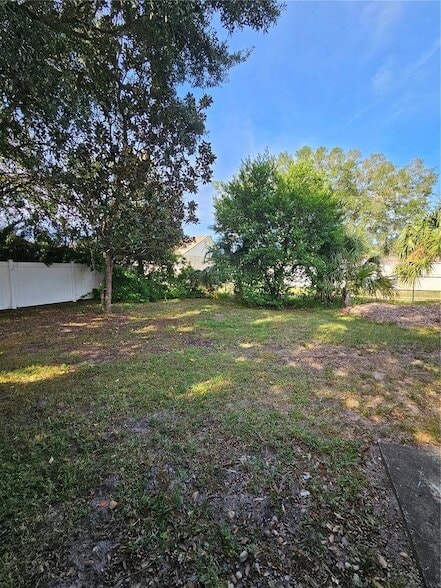 Building Photo - 4907 Barcelona St