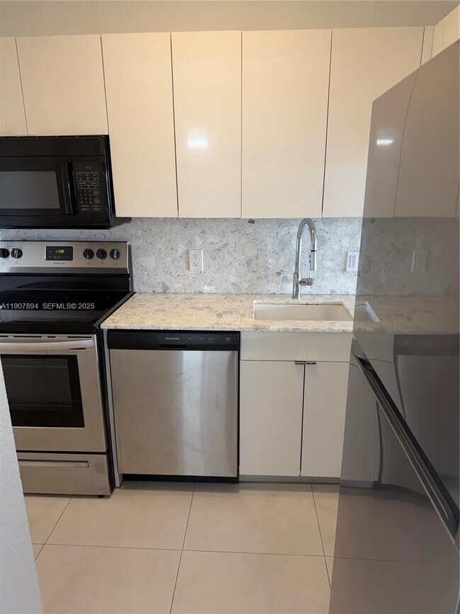 Building Photo - 1455 N Treasure Dr