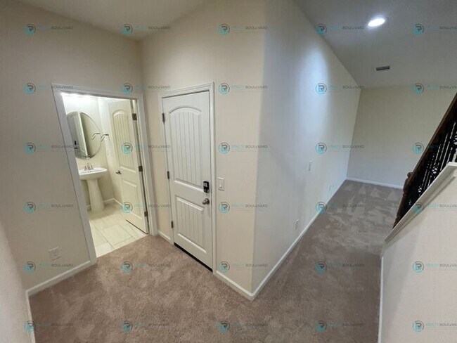 Building Photo - 3-Bedroom 2.5 Bathroom 2 car garage Condo in Carson City