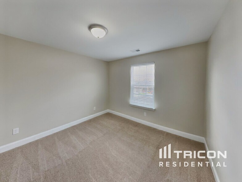 Building Photo - 1372 Wentworth Dr