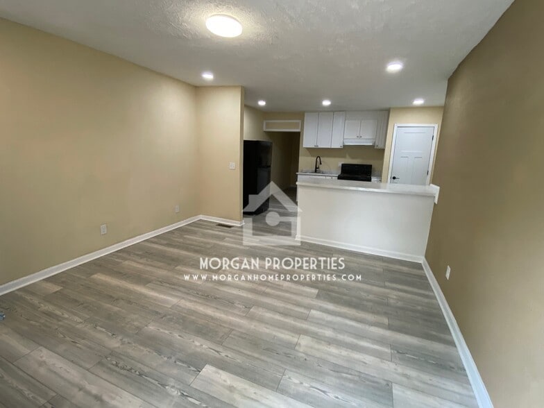 Building Photo - 1140 Manor Ct