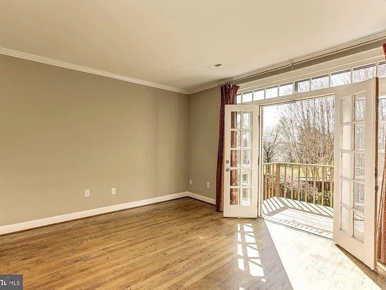 Living Room - 104 Shooters Ct