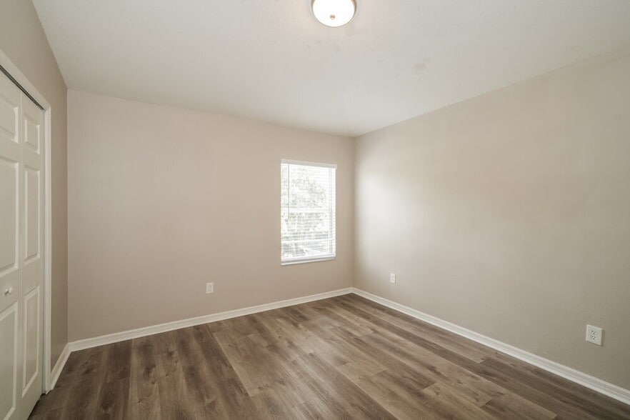 Building Photo - 10430 Blackmore Dr