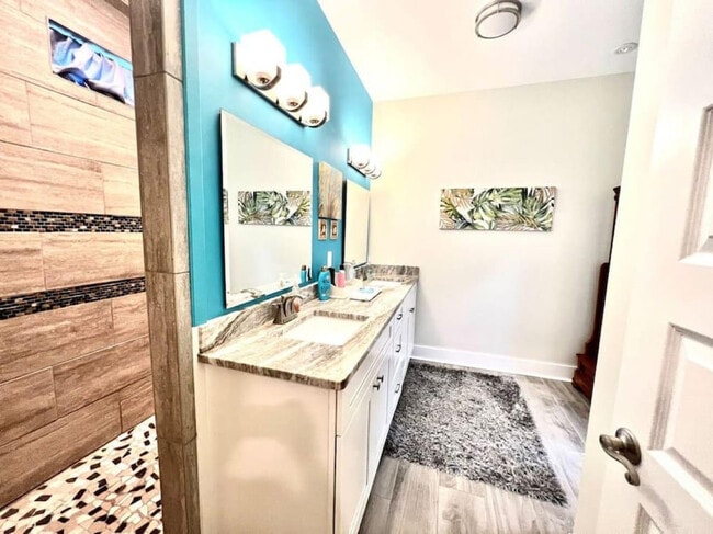 Building Photo - 5402 Pinetree Ave