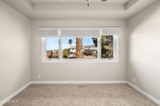 Building Photo - 6204 Pinehurst Dr