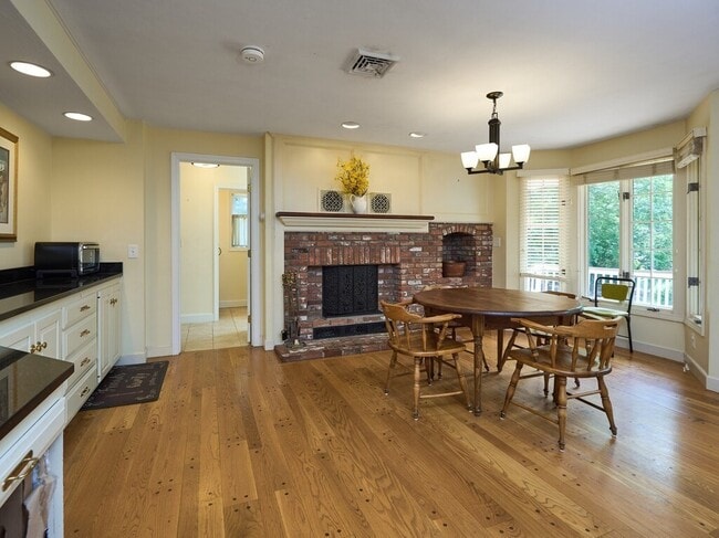 Building Photo - 8 Kalamat Farms Cir