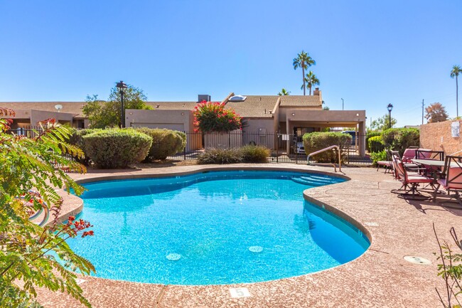 Building Photo - Discover Your Oasis in Scottsdale