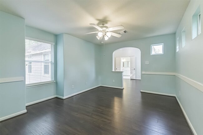 Building Photo - 15 N Flickering Sun Cir