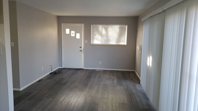 Building Photo - KING2701