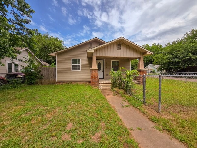 Building Photo - 3 Bedroom, 1 Bath Home in Shawnee!