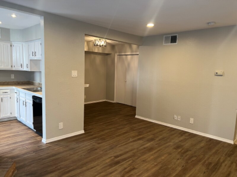 Building Photo - 6028 Stoneybrook Dr