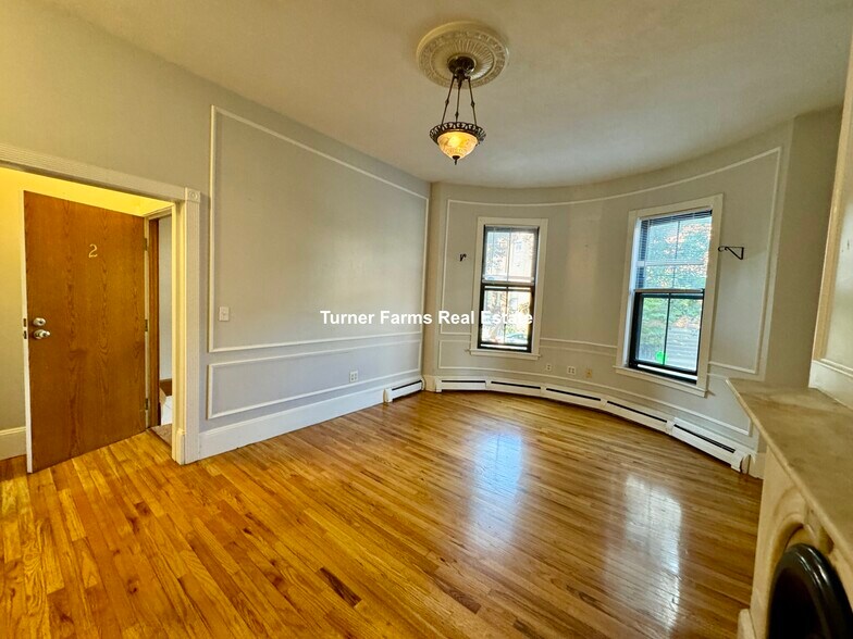 Building Photo - 95 E Brookline St