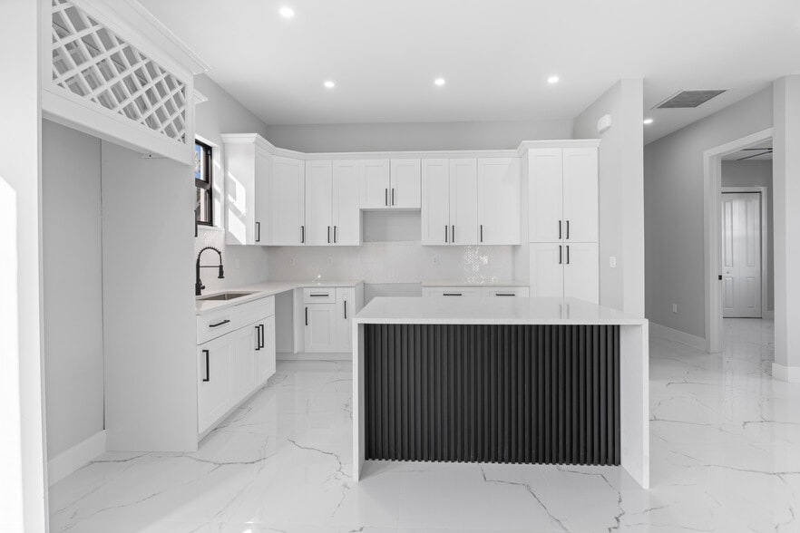 Building Photo - 2603 3rd St SW